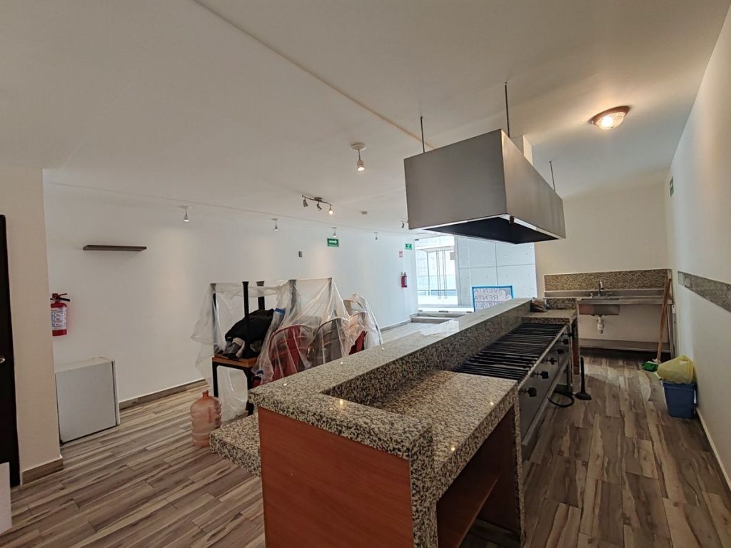 Local Comercial en Venta en Plaza Nouvalia, Oportunidad de Inversión