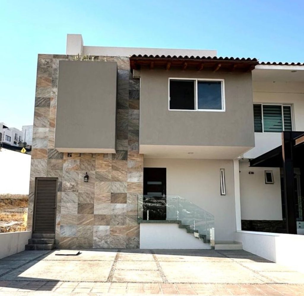 Casa en VENTA para Inversión en Pedregal de Schoenstatt con Roof Garden