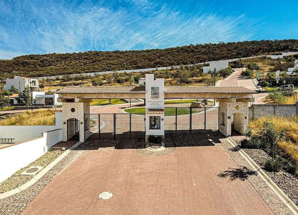 TERRENO EN VENTA CD MADERAS CORREGIDORA